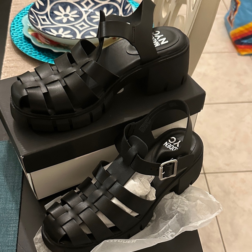Noda Black Strappy Sandals